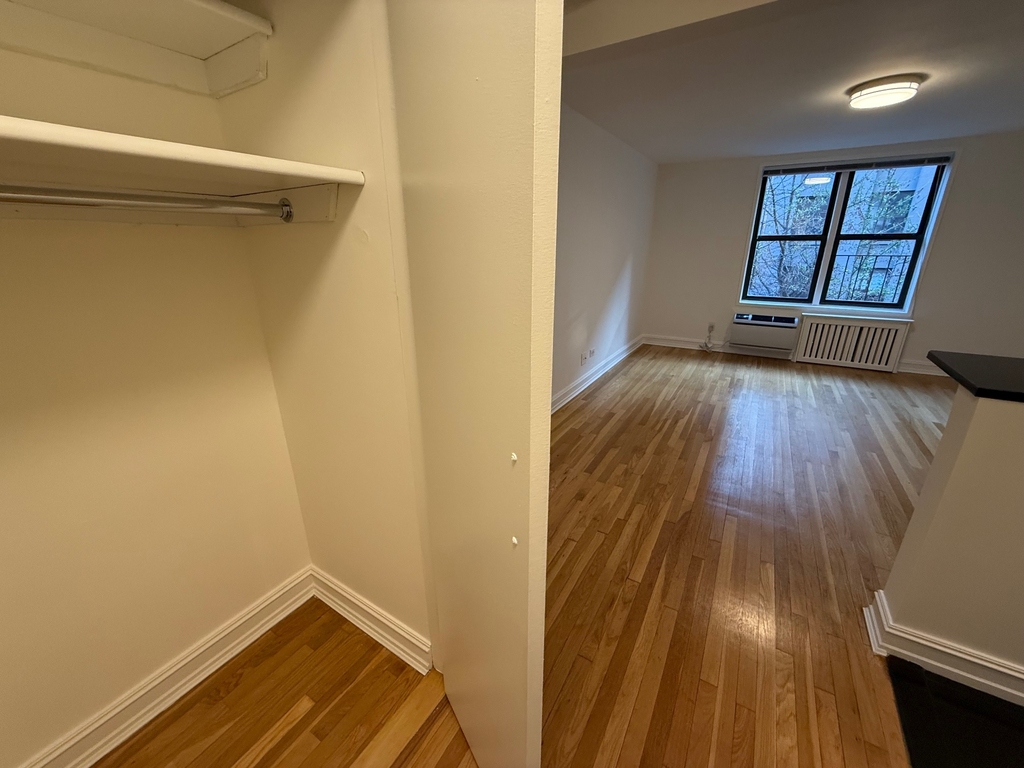 151 West 16th Street - Photo 4