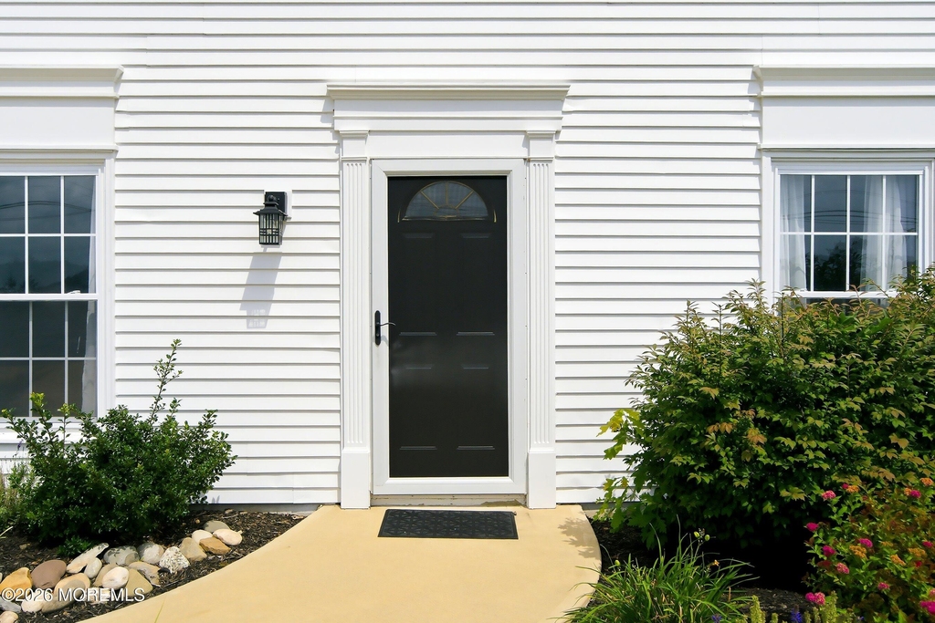 1072 W Bay Avenue - Photo 8