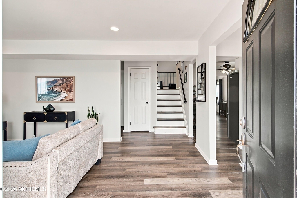 1072 W Bay Avenue - Photo 9