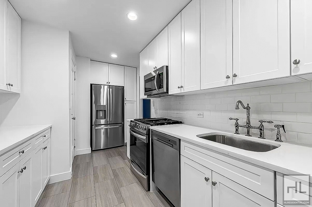 West 86th Street - Photo 2