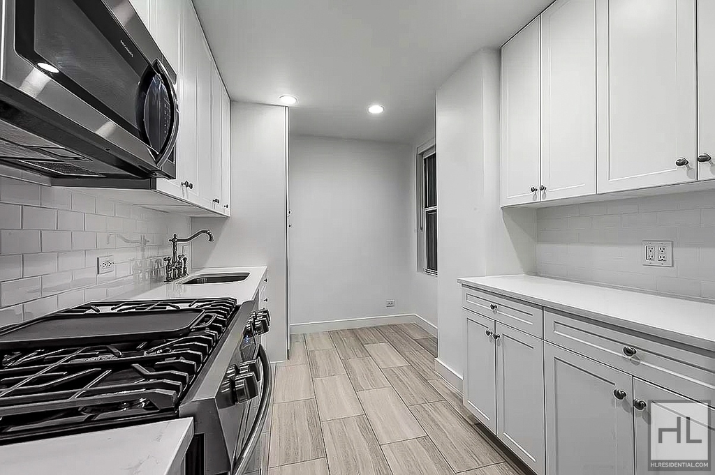 West 86th Street - Photo 1