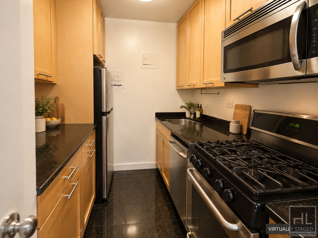 Fourth Avenue - Photo 3