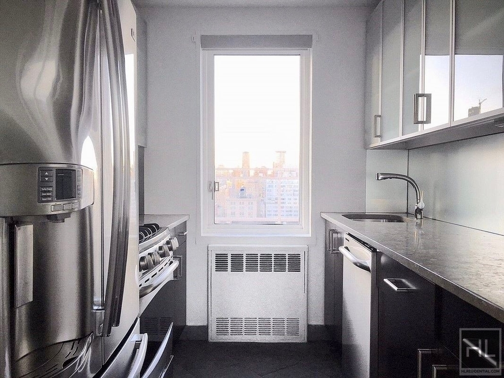 East 66th Street - Photo 9