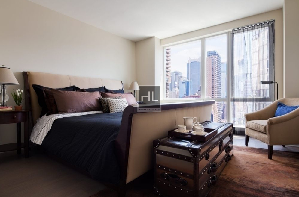 West 42nd Street - Photo 3