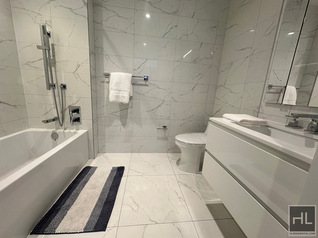 East 44th Street - Photo 4