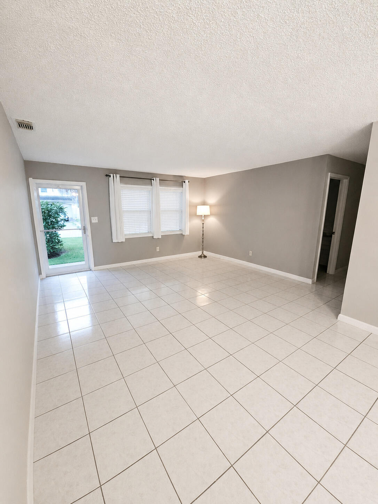 3033 Sw Collings Drive - Photo 2