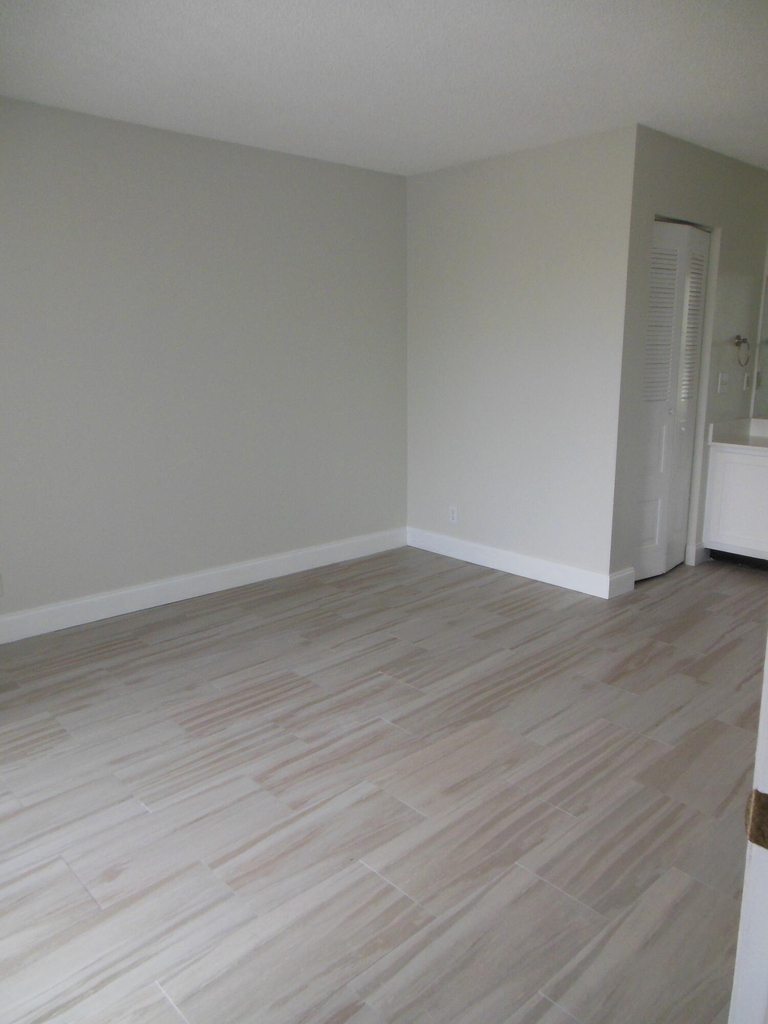 728 Executive Center Drive - Photo 3