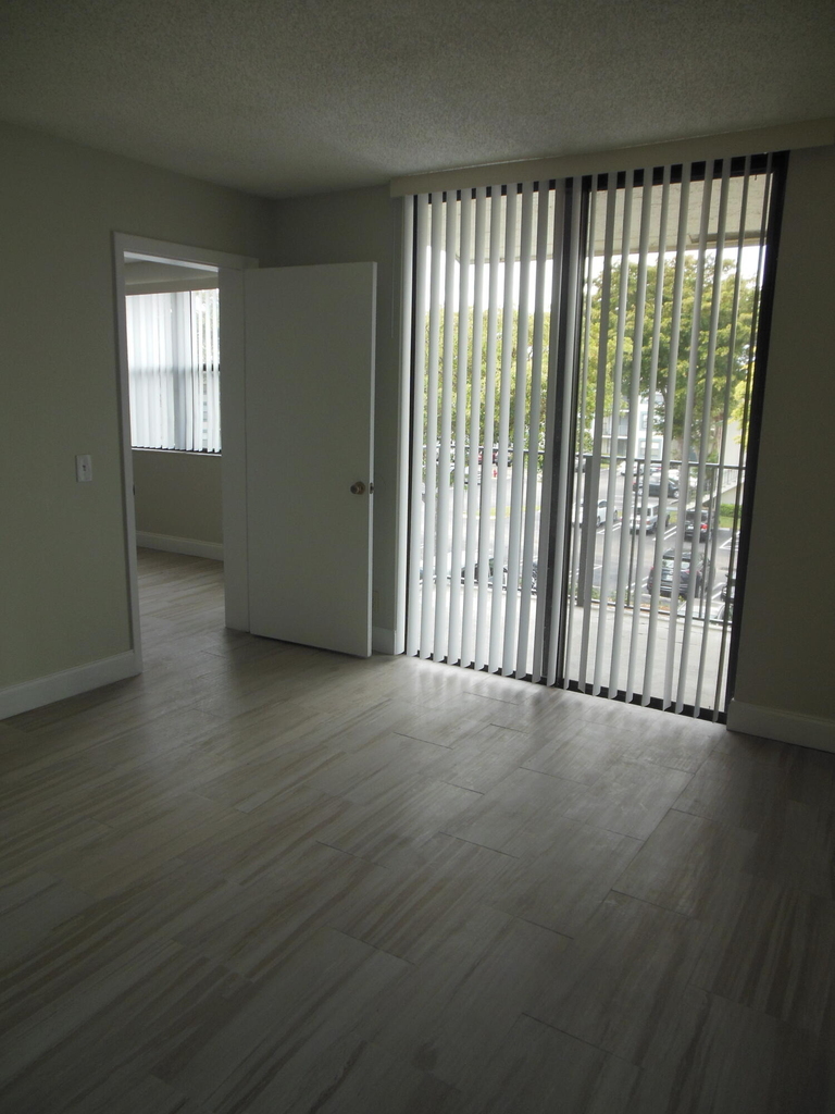 728 Executive Center Drive - Photo 4