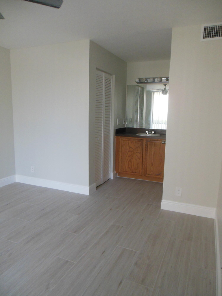 728 Executive Center Drive - Photo 6
