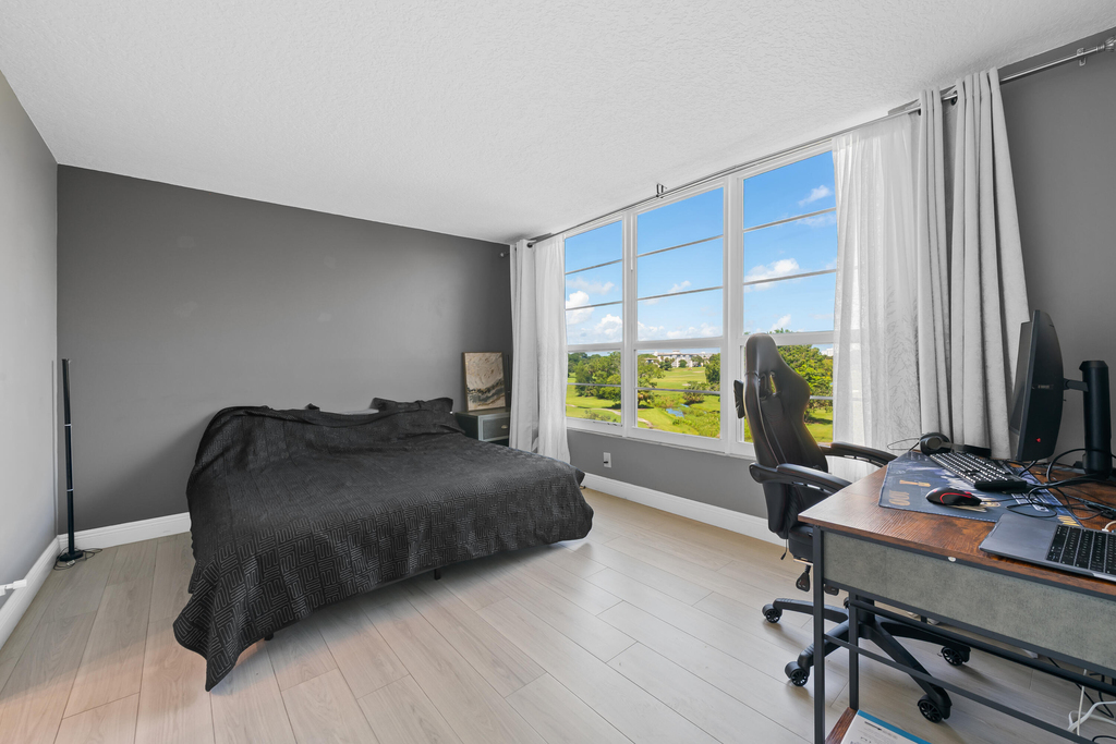 2901 S Palm Aire Drive - Photo 18