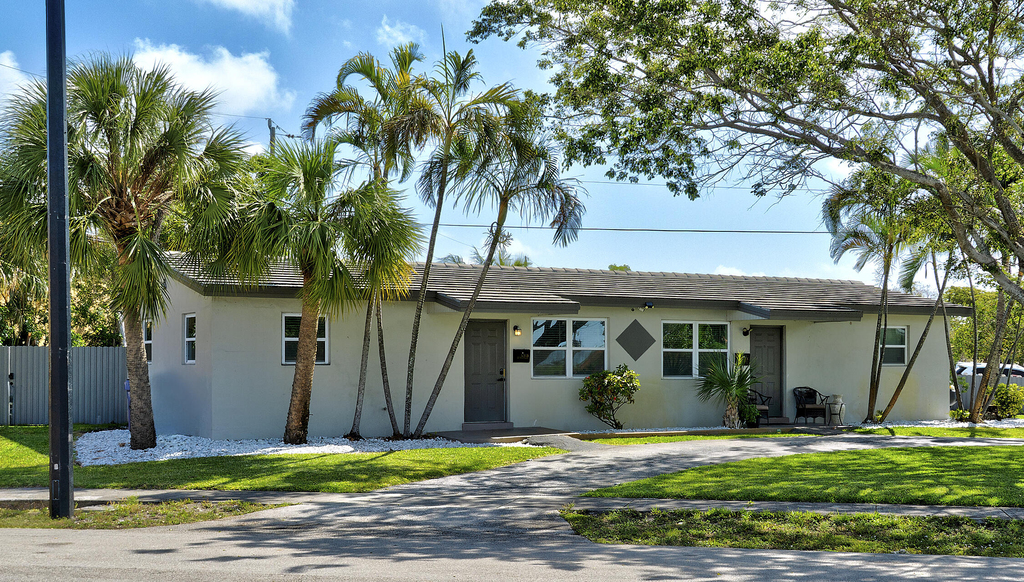 101 Ne 35th Street - Photo 0