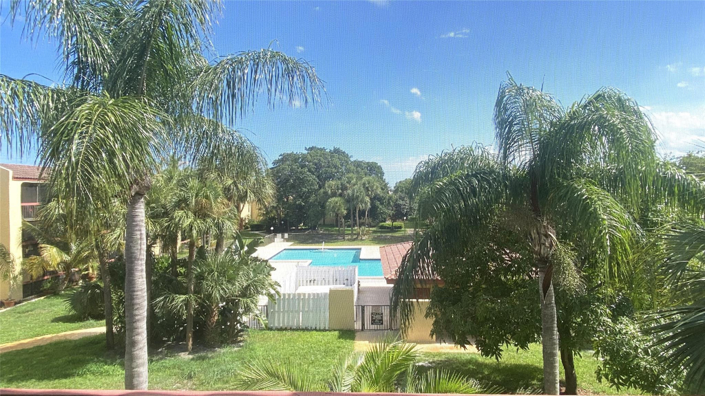 733 Se 1st Way - Photo 1