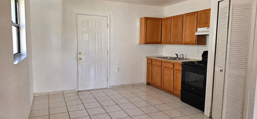 499 Las Palmas Circle - Photo 5