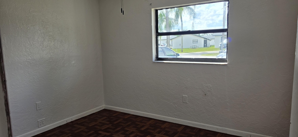 499 Las Palmas Circle - Photo 2