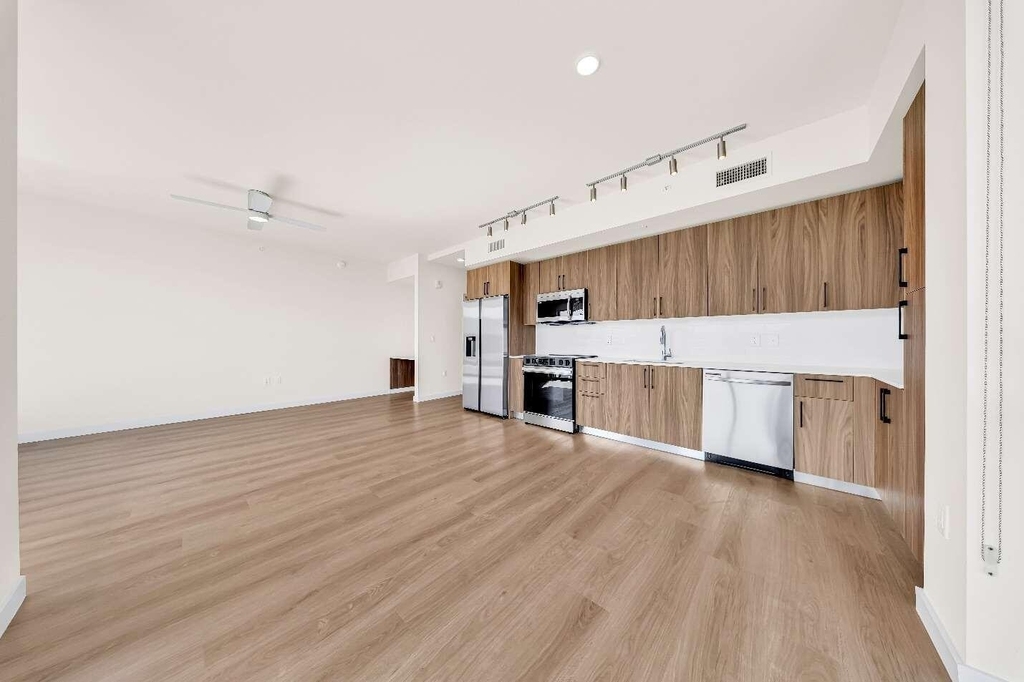 4301 Nw 7th Street - Photo 16