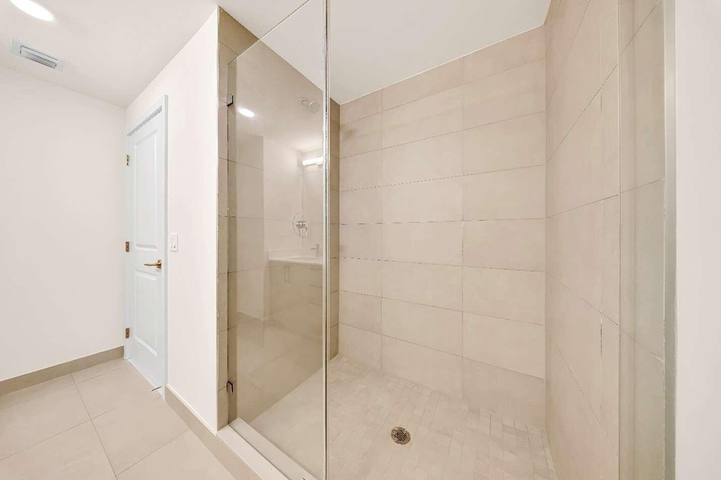 4301 Nw 7th Street - Photo 8