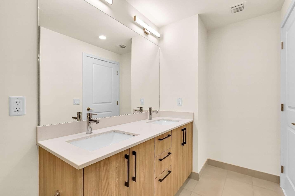 4301 Nw 7th Street - Photo 6