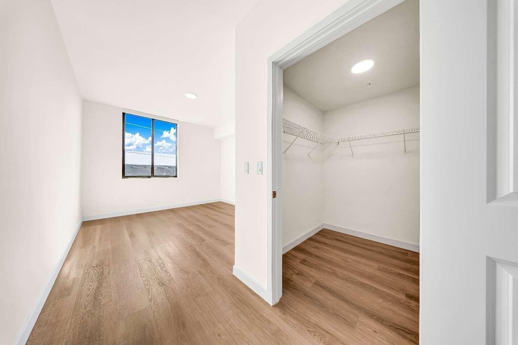 4301 Nw 7th Street - Photo 4