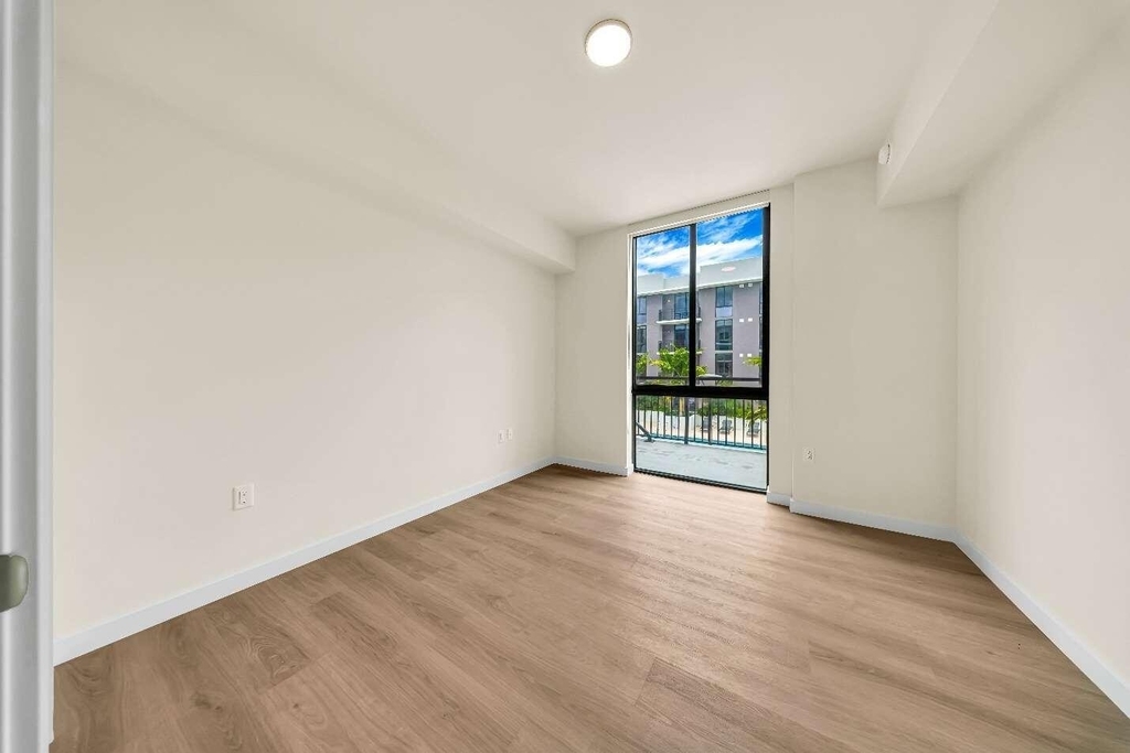 4301 Nw 7th Street - Photo 4