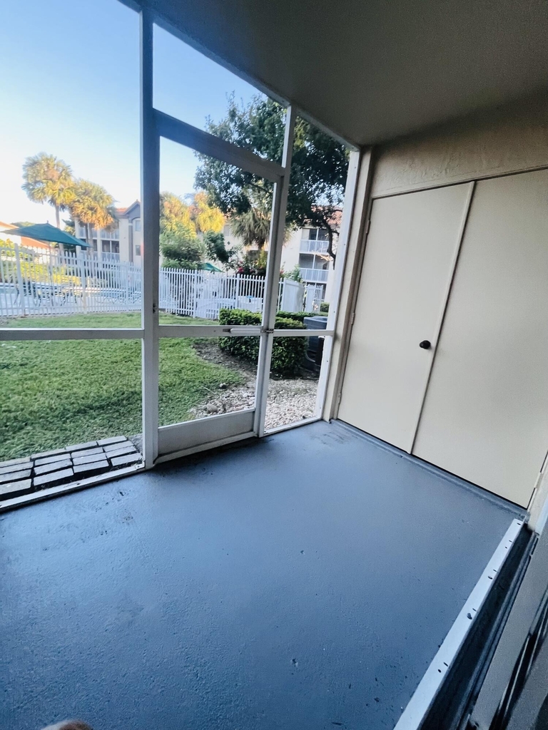 420 S Park - Photo 11