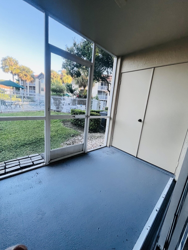 420 S Park - Photo 2