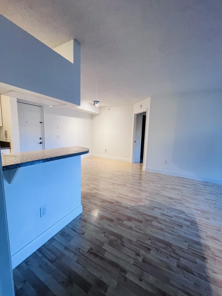420 S Park - Photo 8