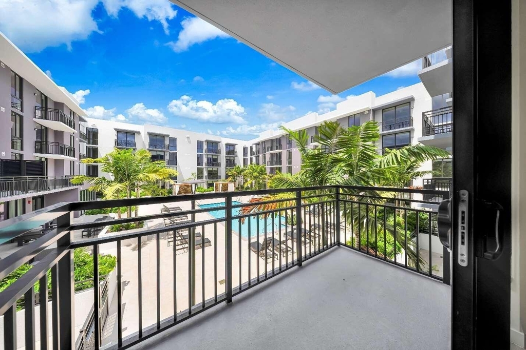 4301 Nw 7th Street - Photo 3