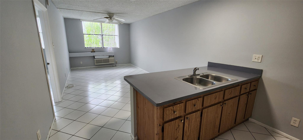 2501 Riverside Drive - Photo 2