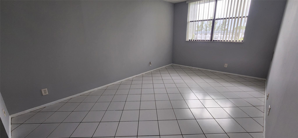 2501 Riverside Drive - Photo 4