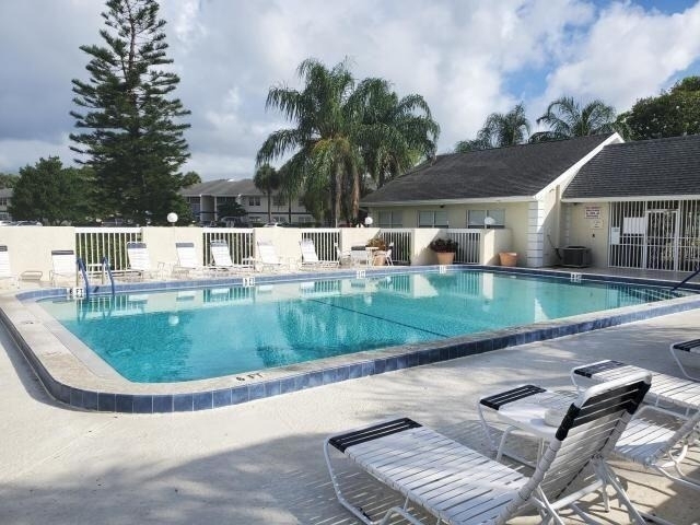 1500 Se Royal Green Circle - Photo 21