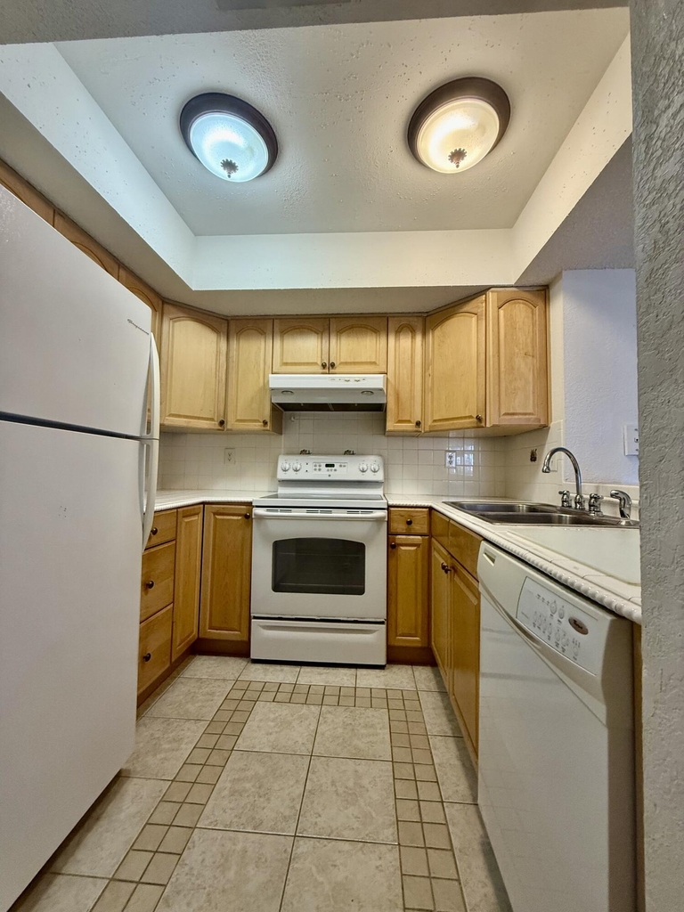 1500 Se Royal Green Circle - Photo 4