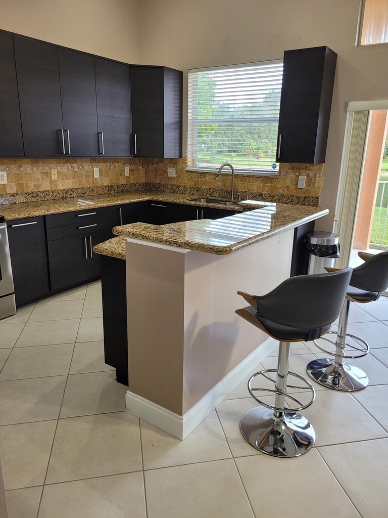 9514 Lago Drive - Photo 2