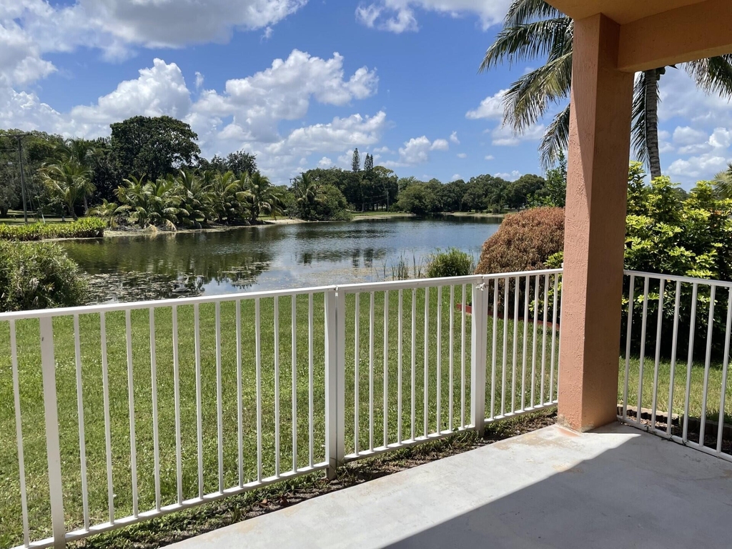 9514 Lago Drive - Photo 6