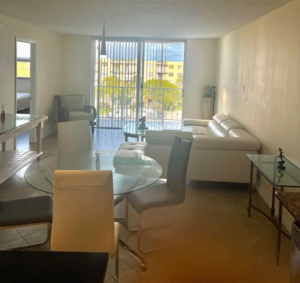 500 Executive Center Drive - Photo 3
