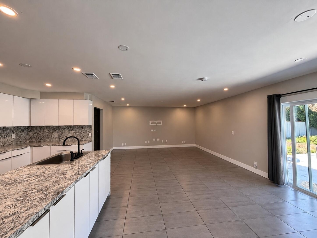 1343 W Ocean Avenue - Photo 8
