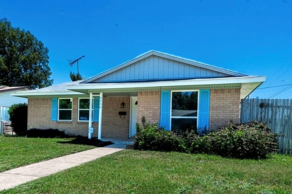 4430 Windsor Drive - Photo 2