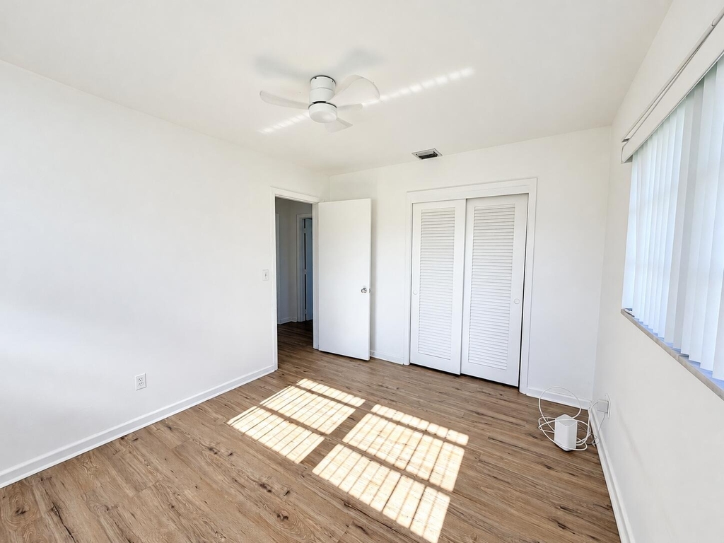 116 Ne Entrada Avenue - Photo 18