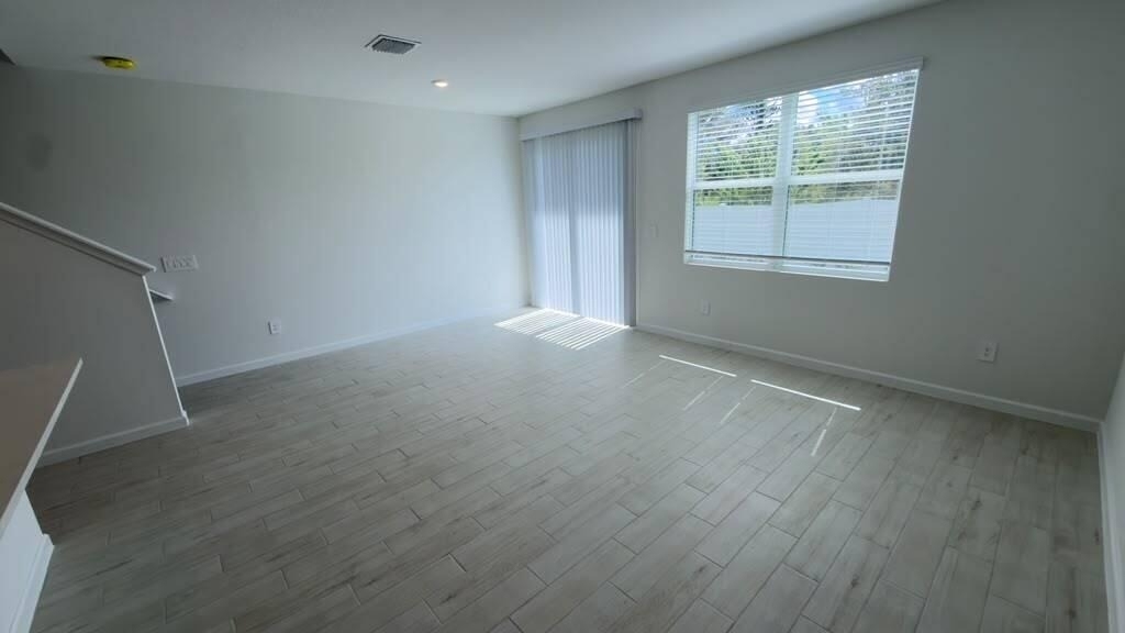 646 Salisbury Circle - Photo 11