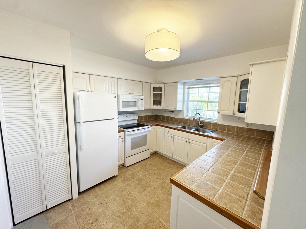 234 Oleander Avenue - Photo 5