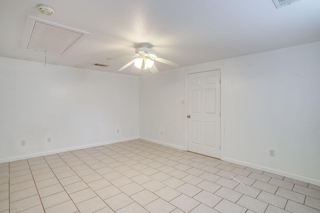 2606 Wayside Avenue - Photo 2