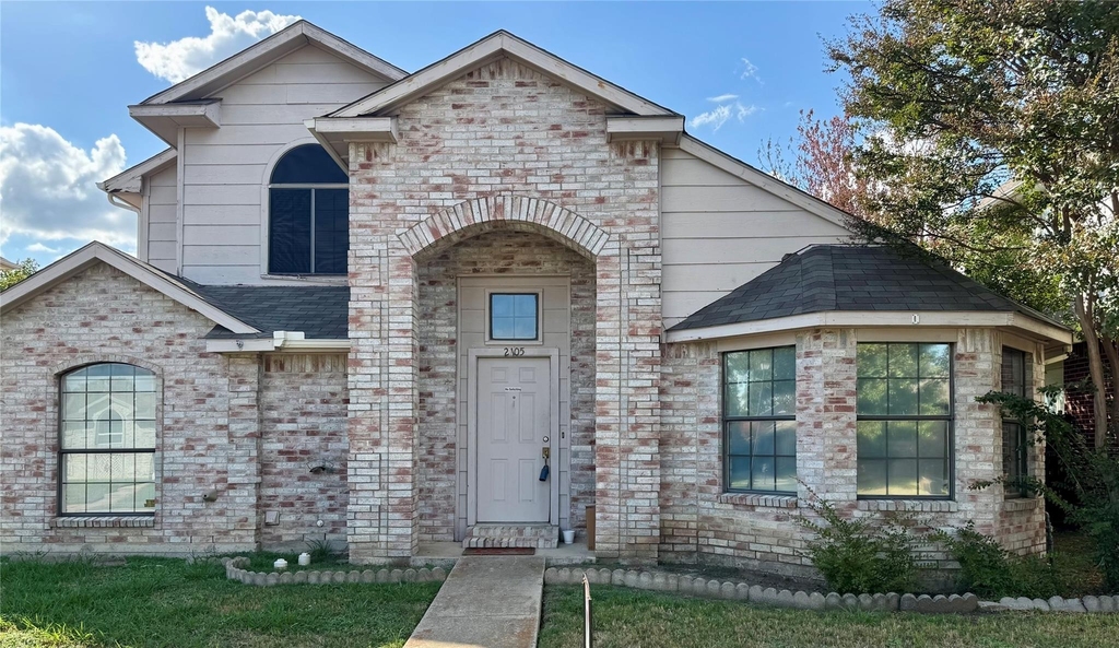 2105 Flamingo Drive - Photo 0