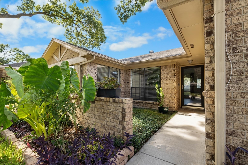 1317 Seabrook Drive - Photo 2