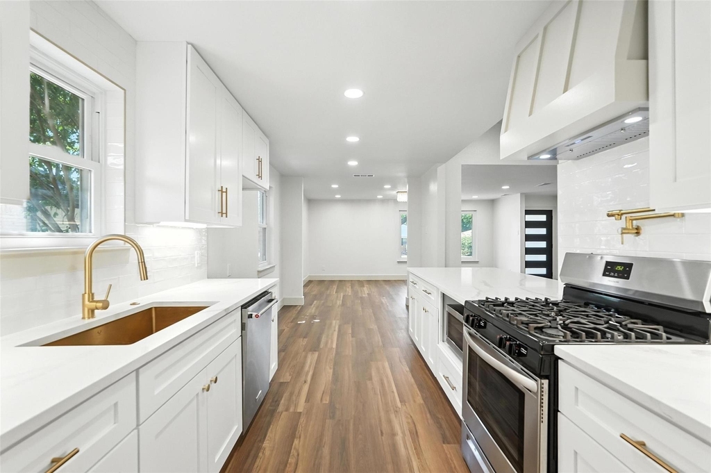 8570 Sweetwood Drive - Photo 11