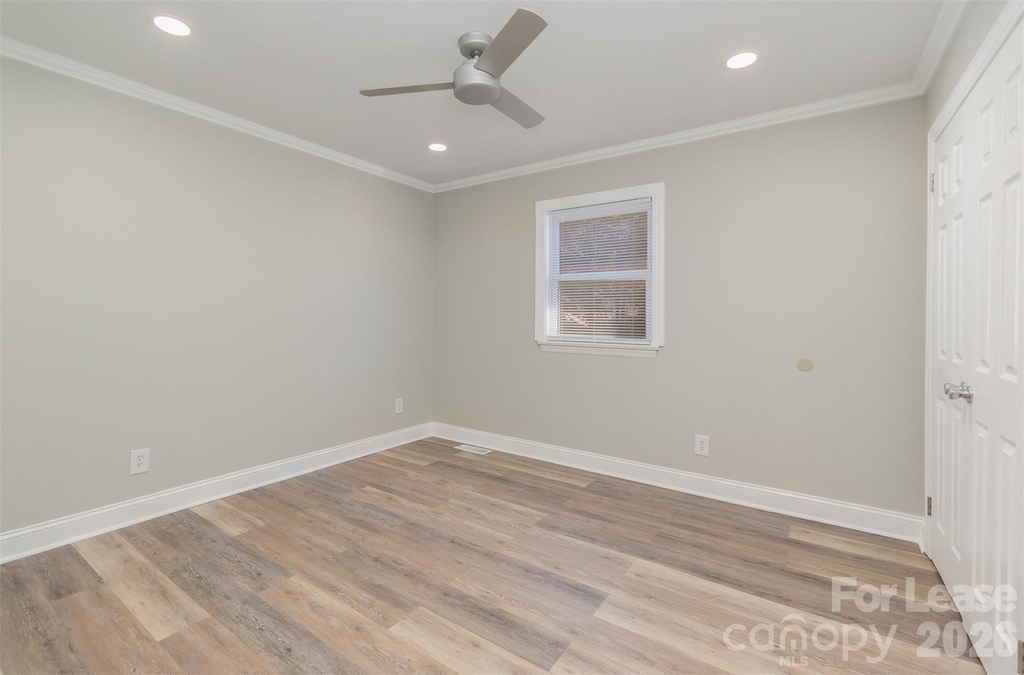 300 Holly Circle - Photo 7