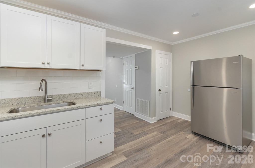 300 Holly Circle - Photo 5