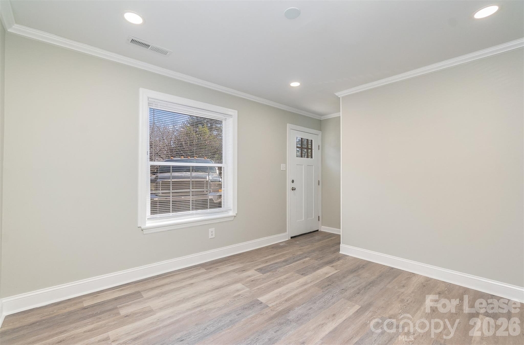 300 Holly Circle - Photo 3