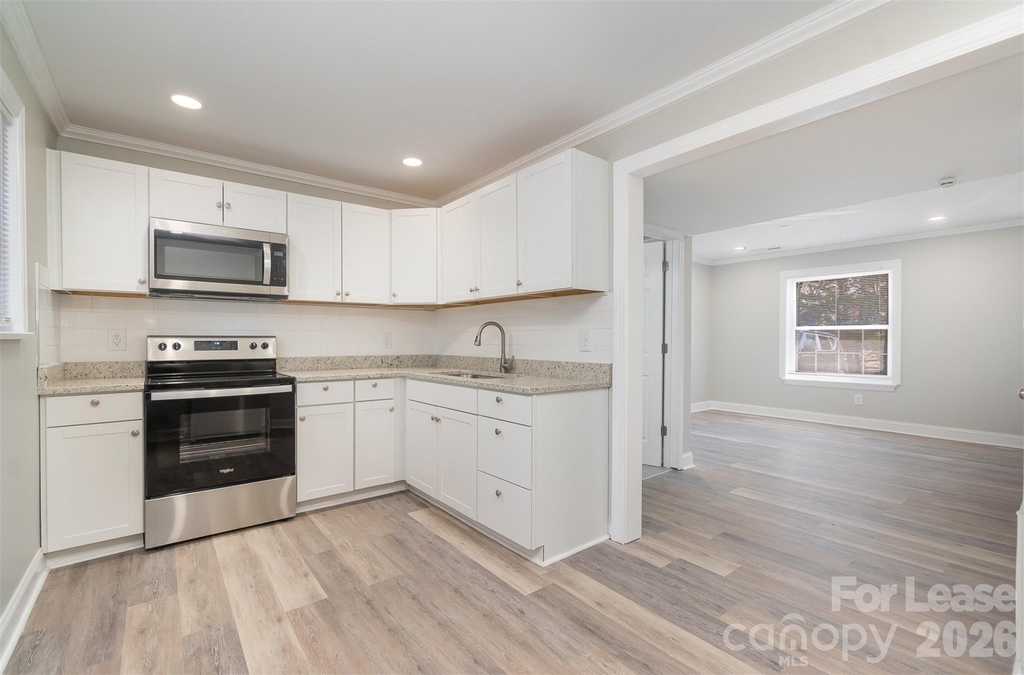 300 Holly Circle - Photo 4