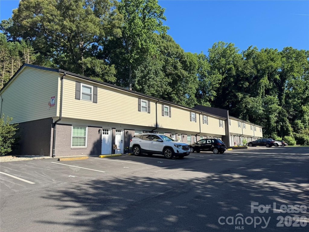 300 Holly Circle - Photo 0