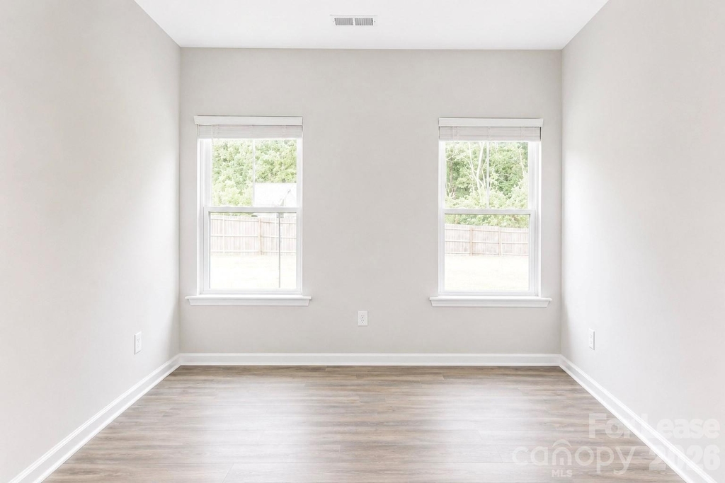 421 Buford Way - Photo 10