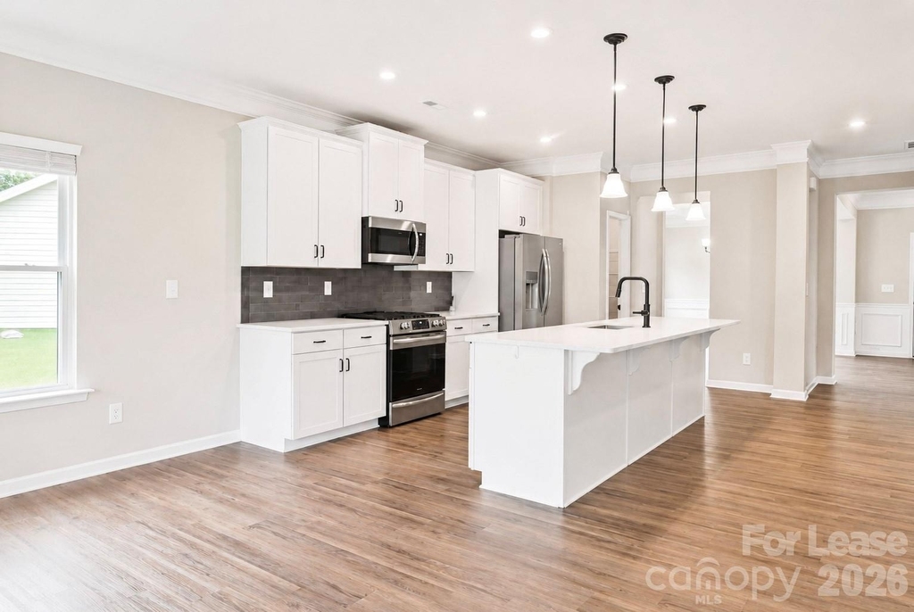 421 Buford Way - Photo 7